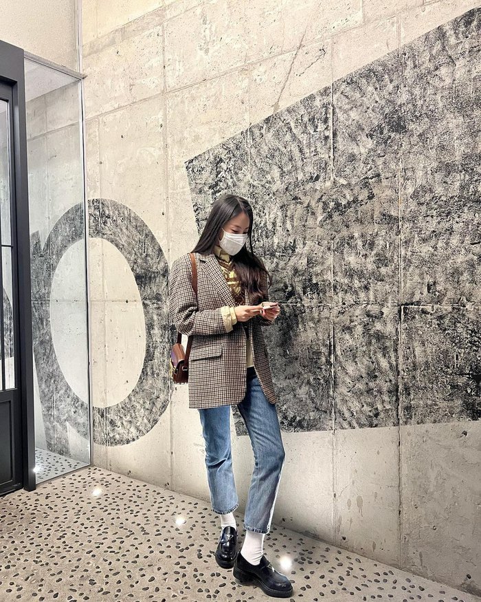 Muốn diện blazer chuẩn chỉnh bạn nên học cách phối của các mỹ nhân Kpop - Ảnh 9. Muốn diện blazer chuẩn chỉnh bạn nên học cách phối của các mỹ nhân Kpop - Ảnh 9.