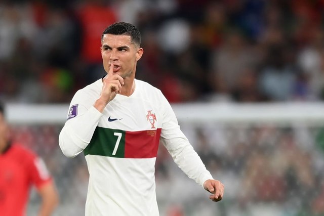 Ronaldo và trận cầu tệ nhất sự nghiệp: Bị gọi là Messi, kiến tạo phản lưới nhà - Ảnh 1.