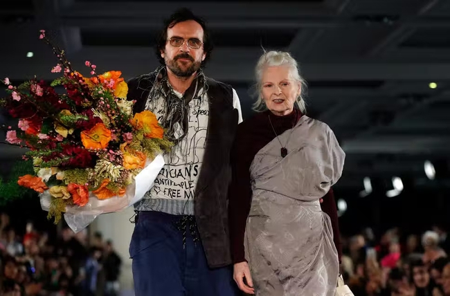 Nhà thiết kế Vivienne Westwood qua đời, hưởng thọ 81 tuổi - Ảnh 2.