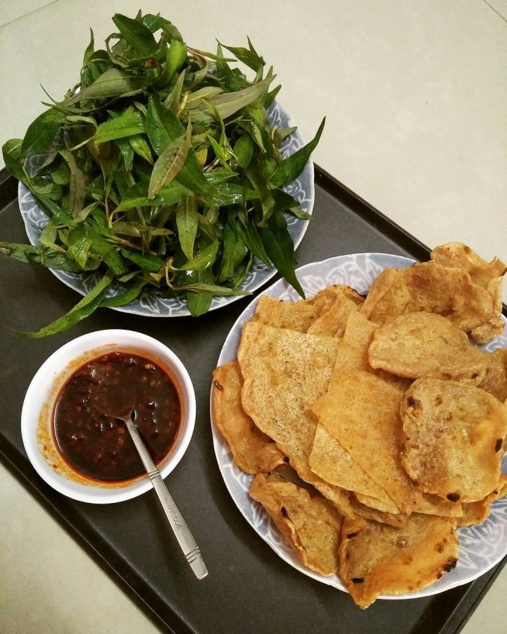 “Quên lối về” với chả cá cuốn rau răm, món ăn vặt đặc sản ở Bình Định