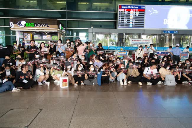 Độc quyền: Ngôi sao hàng đầu Kpop CL chính thức đến Việt Nam, fan tập trung kín sân bay đón thần tượng! - Ảnh 1.