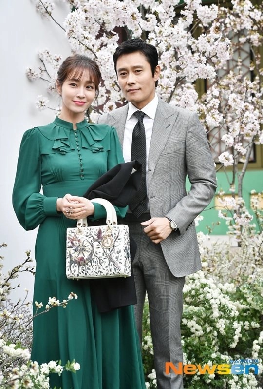 Sau 8 năm xảy ra vụ ngoại tình tống tiền rúng động showbiz Hàn của Lee Byung Hun: Lee Min Jung tiết lộ tính cách thật của chồng - Ảnh 4.