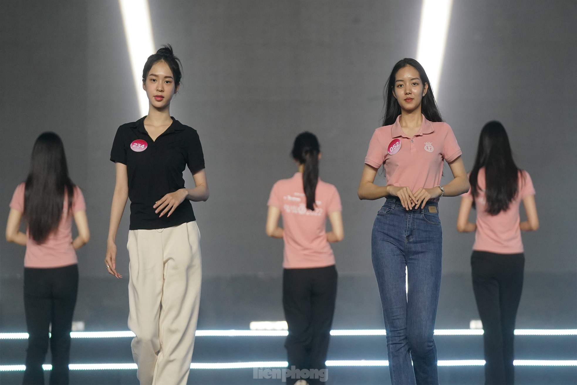 Cô gái Thanh Hóa bị yêu cầu đổi váy ở Hoa hậu Việt Nam - Ảnh 6.