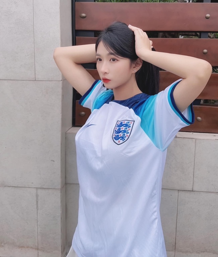 Mỹ nữ Nóng Cùng World Cup mê Chelsea, xem tuyển Anh không sót trận nào - Ảnh 6.