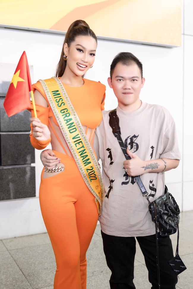 Stylist hé lộ chiến thuật váy áo của Phương Anh tại Miss International và mối quan hệ như cung đấu của giới NTK - Ảnh 1.