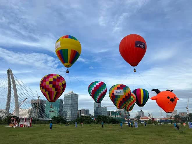 Tụ tập dịp cuối tuần nhưng bạn bè mỗi người một ý, có ngay sự kiện giải trí chiều lòng tất cả - Ảnh 2.