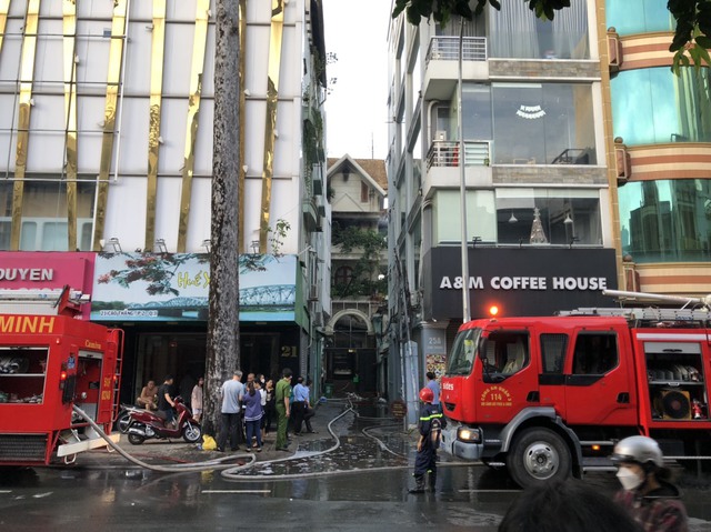 TP.HCM: Cháy 2 căn nhà lúc rạng sáng, 2 người thương vong, giải cứu được 4 người - Ảnh 2.