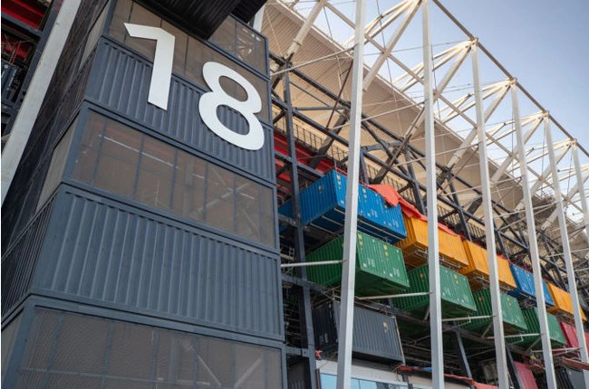 Được gh&eacute;p từ 974 container, SVĐ lạ nhất World Cup 2022 sắp bị th&aacute;o dỡ để mang sang nước kh&aacute;c - Ảnh 2.