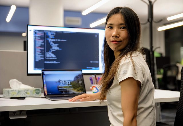 Cô công nhân nhà máy thành kỹ sư Google, nhận lương 3 tỷ đồng/năm nhờ 3 không - Ảnh 2.