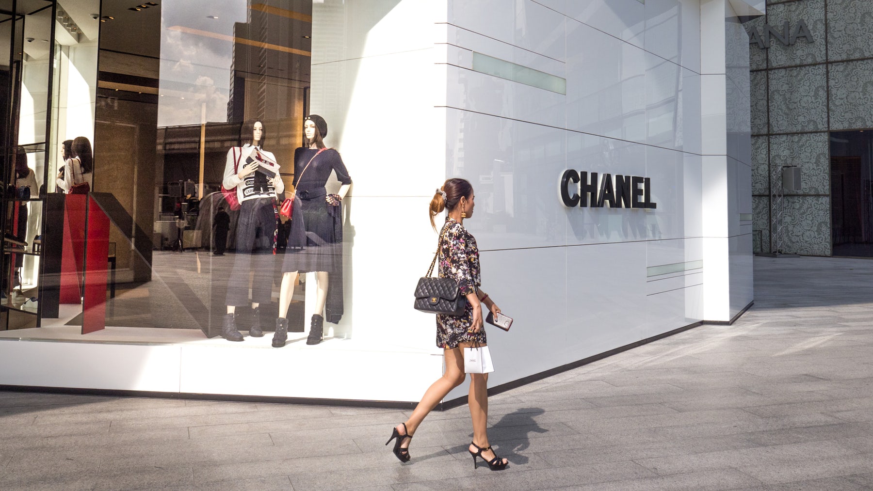 Chanel lại gắt với Hàn Quốc: Dân buôn hàng hiệu bị né như né tà - Ảnh 2.