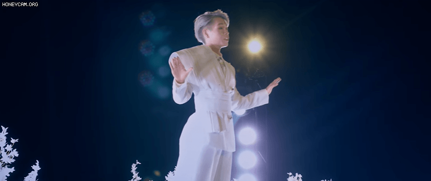 Đức Ph&uacute;c tung MV Ng&agrave;y Đầu Ti&ecirc;n: Qu&aacute; tr&igrave;nh quay h&igrave;nh kinh ho&agrave;ng cỡ n&agrave;o m&agrave; hứa sẽ kh&ocirc;ng bao giờ l&agrave;m dạng MV n&agrave;y nữa? - Ảnh 3.