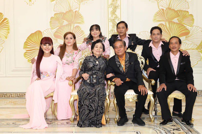 Ca sĩ tổ chức đám cưới đồng tính đầu tiên tại Việt Nam: U50 sở hữu tài sản triệu đô - Ảnh 8.