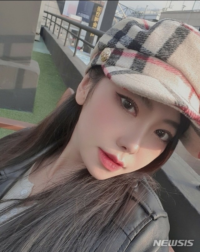 Qu&ecirc;n tắt camera khi livestream, nữ streamer xinh đẹp bị nghi lộ cảnh n&oacute;ng, cả ng&agrave;n người được nghe &acirc;m thanh lạ - Ảnh 1.