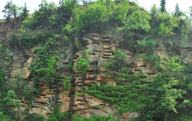 Tập tục mai táng cổ xưa nhất Trung Quốc: Treo quan tài trên núi để chôn người chết, lý do khiến hậu thế phải há hốc mồm - Ảnh 3.