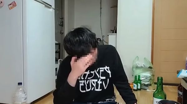 Qu&ecirc;n tắt camera khi livestream, nữ streamer xinh đẹp bị nghi lộ cảnh n&oacute;ng, cả ng&agrave;n người được nghe &acirc;m thanh lạ - Ảnh 6.