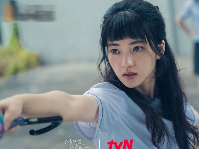 So kè 2 nữ chính phim Hàn hot nhất hiện nay: Park Min Young nhiệt tình lăn giường đã bạo bằng nàng thơ cảnh nóng? - Ảnh 2.