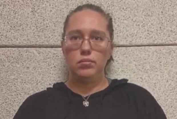 Ở bệnh viện nhưng kh&ocirc;ng biết c&oacute; camera b&iacute; mật, b&agrave; mẹ lộ bộ mặt thật h&agrave;nh hạ con 1 th&aacute;ng tuổi t&agrave;n bạo v&agrave; c&aacute;i kết đau l&ograve;ng kh&ocirc;ng ai muốn thấy - Ảnh 1.