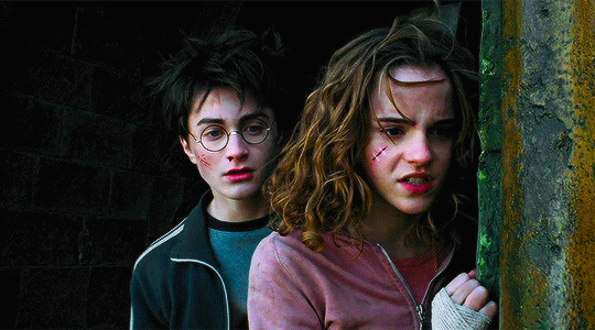 Bị hỏi liệu có từng yêu Emma Watson, Harry Potter mượn 1 từ đáp trả cực sốc, ai ngờ lộ quá khứ rung động chớp nhoáng? - Ảnh 3.