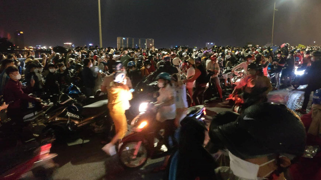 Đ&agrave; Nẵng, Hội An du kh&aacute;ch nhộn nhịp trở lại - Ảnh 1.