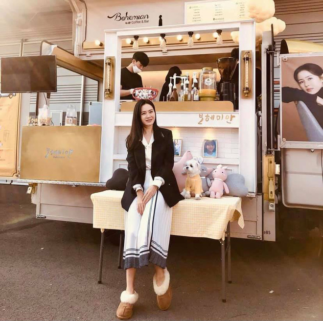 Lộ hint Hyun Bin từng l&ecirc;n phim trường thăm Son Ye Jin, c&ograve;n dẫn theo cả vật b&aacute;u để ủng hộ vợ tương lai? - Ảnh 2.