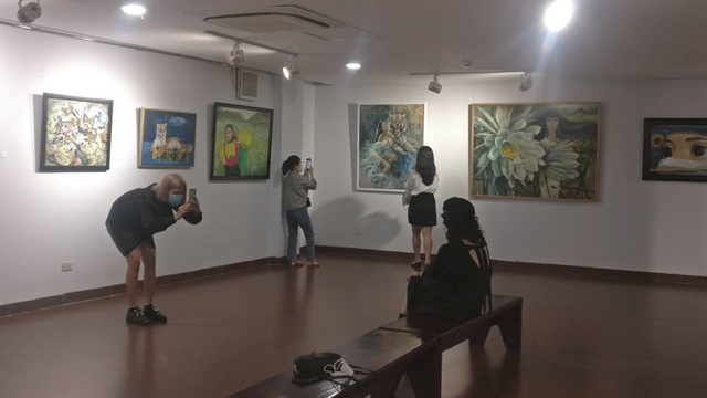 Đ&agrave; Nẵng, Hội An du kh&aacute;ch nhộn nhịp trở lại - Ảnh 8.