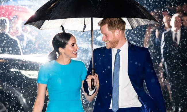 Meghan ứng xử k&eacute;m duy&ecirc;n ngay giữa chốn đ&ocirc;ng người khiến Harry bị ch&ecirc; cười - Ảnh 1.