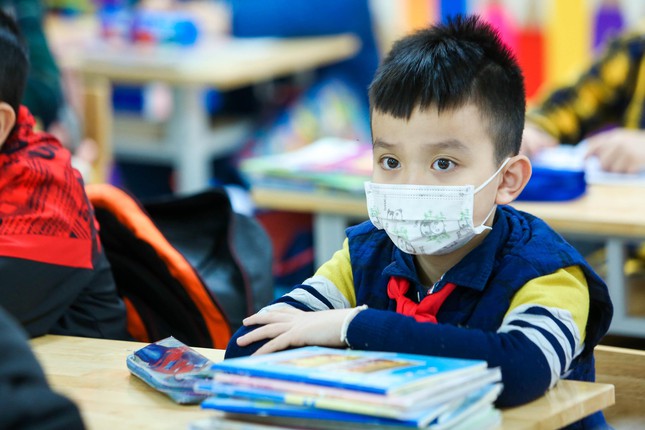 Bộ Y tế sẽ sớm c&oacute; hướng dẫn về c&aacute;ch li học sinh F0, F1 - Ảnh 1.