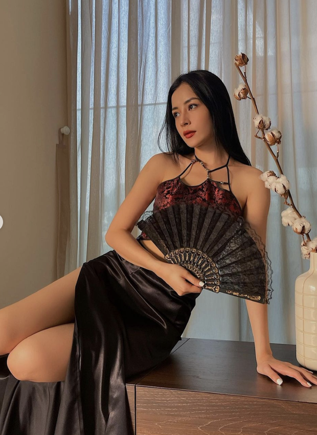 Chi Pu diện đồ mỏng tang khoe body cực bốc, ơ k&igrave;a b&agrave;n tay hư ngay v&ograve;ng 1 khiến d&acirc;n t&igrave;nh kh&ocirc;ng thể rời mắt - Ảnh 5.
