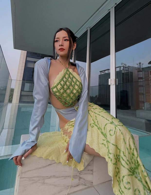 Chi Pu diện đồ mỏng tang khoe body cực bốc, ơ k&igrave;a b&agrave;n tay hư ngay v&ograve;ng 1 khiến d&acirc;n t&igrave;nh kh&ocirc;ng thể rời mắt - Ảnh 7.