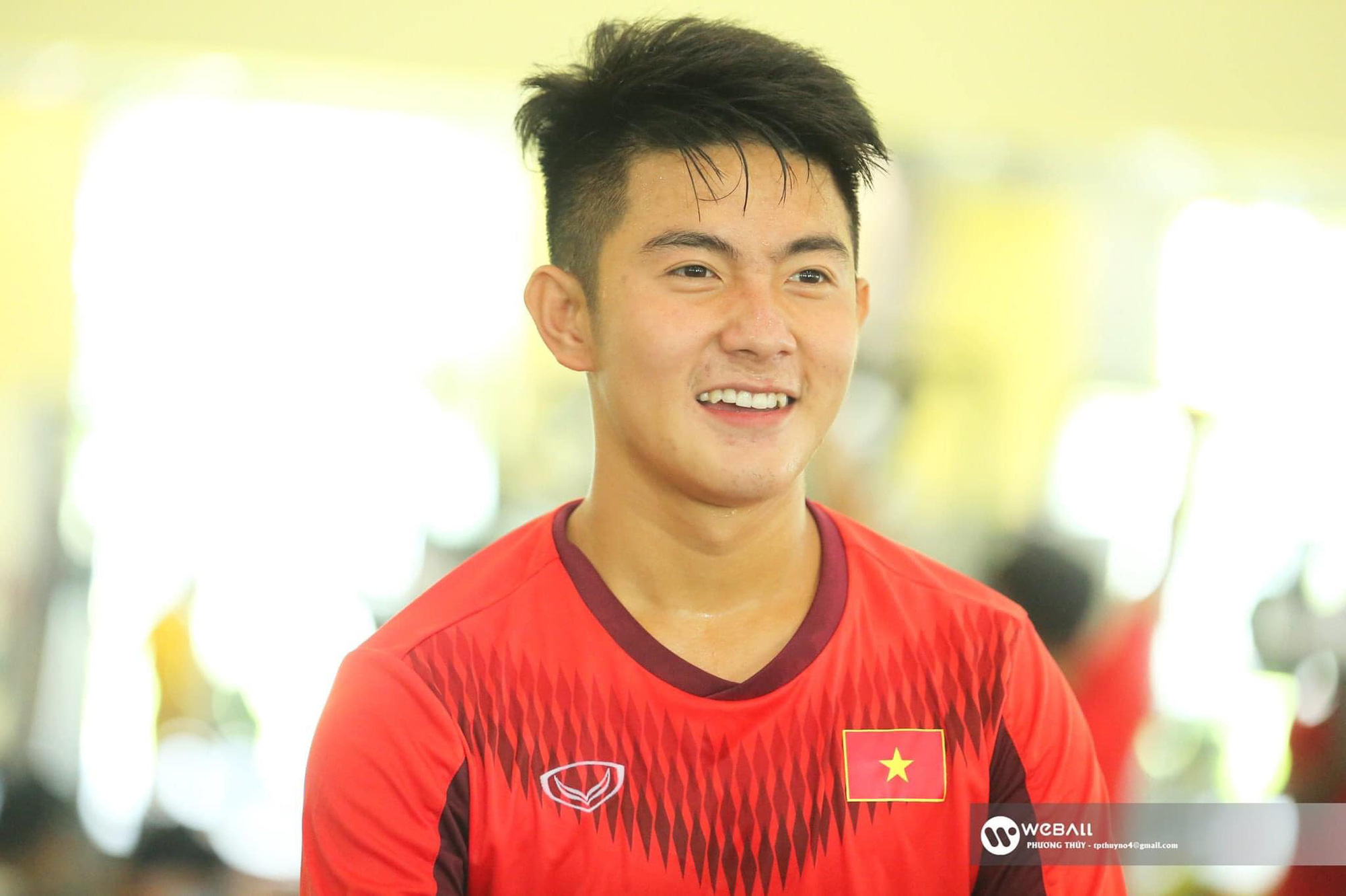 Visual mới của U23 Việt Nam đang đại náo TikTok: Hotboy sinh năm 2k1, cười cái là lịm tim - Ảnh 4.