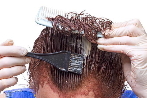 Nhuộm tóc liên tục không đúng cách có thể gặp rủi ro cho tóc và cả sức khỏe của bạn. Tuy nhiên, với những hình ảnh liên quan đến nhuộm tóc chuyên nghiệp, chúng tôi sẽ giúp bạn tìm hiểu cách chăm sóc tóc và chọn lựa sản phẩm phù hợp, từ đó giúp giữ gìn tóc luôn mềm mượt và khỏe mạnh.