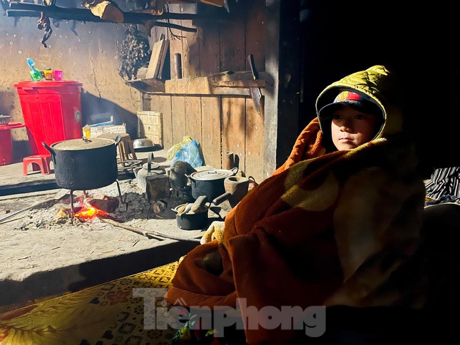 Buốt l&ograve;ng nh&igrave;n trẻ em v&ugrave;ng cao Y T&yacute; trong đợt r&eacute;t cắt da cắt thịt - Ảnh 2.