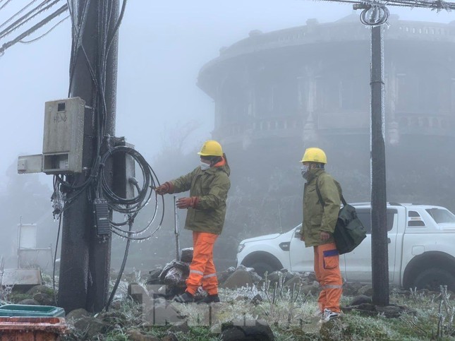 Băng tuyết đã tan trên đỉnh Mẫu Sơn - Ảnh 3.