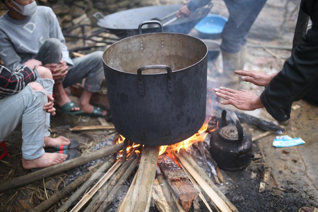 Buốt lòng nhìn trẻ em vùng cao Y Tý trong đợt rét cắt da cắt thịt - Ảnh 7.