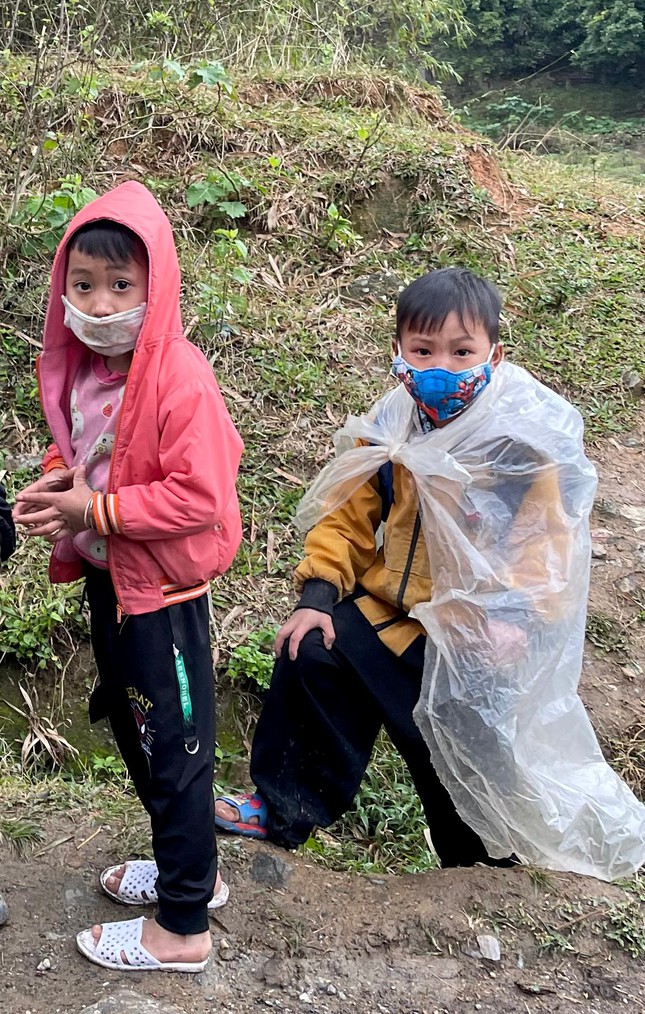 Buốt l&ograve;ng nh&igrave;n trẻ em v&ugrave;ng cao Y T&yacute; trong đợt r&eacute;t cắt da cắt thịt - Ảnh 8.