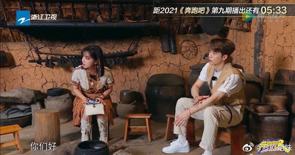 Vừa rộ tin hẹn hò, cặp đôi trai tài gái sắc Jackson - Yuqi bị fan soi loạt hint tại Running Man - Ảnh 2. Vừa rộ tin hẹn hò, cặp đôi trai tài gái sắc Jackson - Yuqi bị fan soi loạt hint tại Running Man - Ảnh 2.