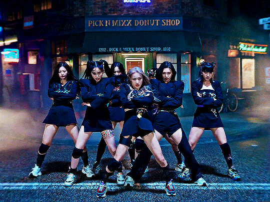 Knet mỉa mai em gái TWICE và ITZY có bài debut tệ nhất trong các nhóm nữ của JYP, visual gánh còng lưng phần nhạc đáng thất vọng - Ảnh 6.