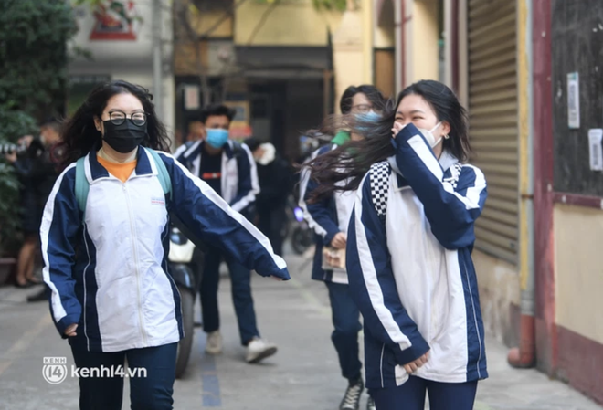 Hà Nội chưa có đề xuất phương án đưa học sinh từ lớp 1 đến lớp 6 của 12 quận học trực tiếp - Ảnh 1.