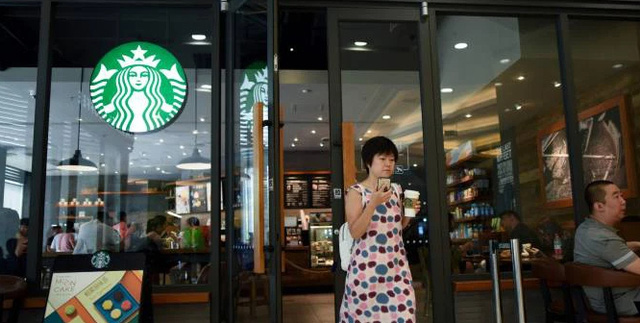 Bưu điện b&aacute;n&hellip; c&agrave; ph&ecirc;: Thế lực khiến Starbucks Trung Quốc khiếp v&iacute;a, chưa l&agrave;m g&igrave; đ&atilde; c&oacute; số địa điểm nhiều gấp 10 lần, cứ mỗi ph&uacute;t b&aacute;n được 1 cốc - Ảnh 2.