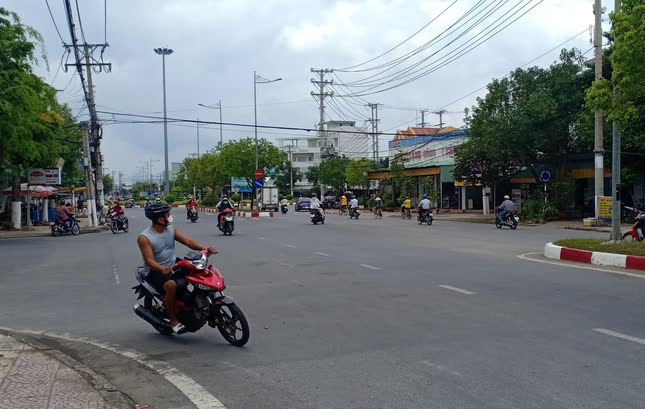 Bạc Liêu bỏ quy định người chưa tiêm đủ liều vắc xin không được ra đường - Ảnh 1.
