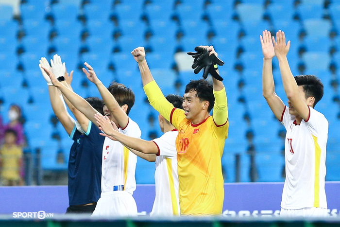 Live U23 Vietnam vs U23 Iraq: The champion of Southeast Asia in battle - Photo 1.