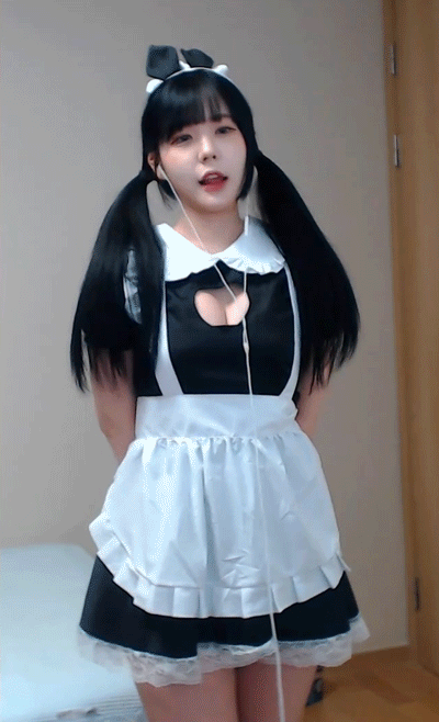 Lảo đảo tới su&yacute;t ng&atilde; tr&ecirc;n s&oacute;ng v&igrave; say xỉn, nữ streamer bị chỉ tr&iacute;ch do hớ h&ecirc;nh điểm nhạy cảm, phản ứng dữ dội từ CĐM lại c&agrave;ng th&ecirc;m kịch liệt - Ảnh 4.