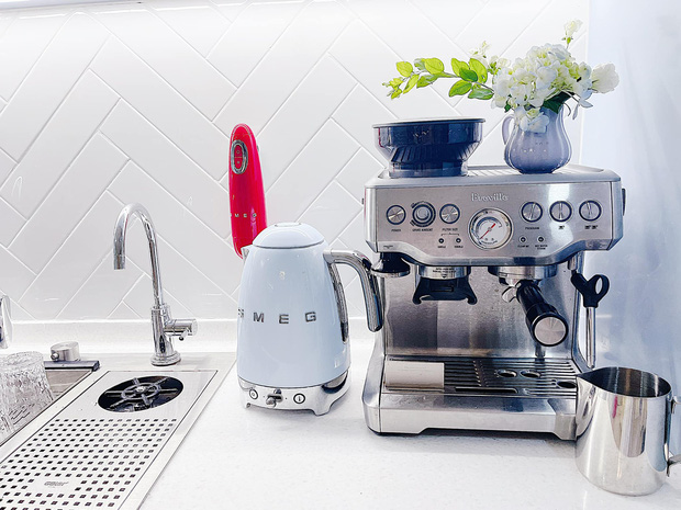 Choáng váng với BST con cưng của các chị đẹp yêu bếp: Người vung trăm triệu sắm trọn bộ Smeg, người săn 8 năm mới tậu được khuôn bánh - Ảnh 3.