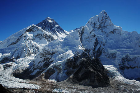 Đỉnh Everest mất đi lớp băng hình thành suốt 2.000 năm trong vòng chưa đầy 3 thập kỷ - Ảnh 2.