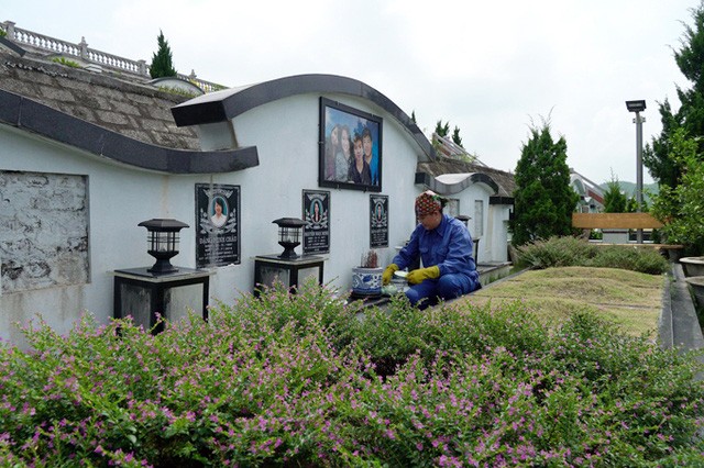 Chuyện những người phụ nữ &ocirc;m đồm việc t&acirc;m linh của thi&ecirc;n hạ cả kỳ nghỉ Tết - Ảnh 1.