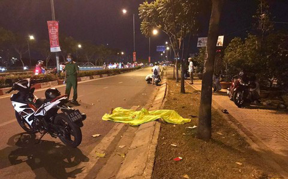 Đã xác định nguyên nhân nam thanh niên tử vong ở lề đường Phạm Văn Đồng tối mùng 1 Tết - Ảnh 1.