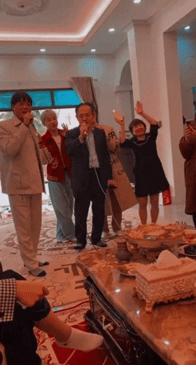 Đức Ph&uacute;c - Erik tề tựu tại nh&agrave; H&ograve;a Minzy nhưng m&agrave;n kết hợp cover Hơn Cả Y&ecirc;u phi&ecirc;n bản phụ huynh mới chiếm spotlight - Ảnh 2.