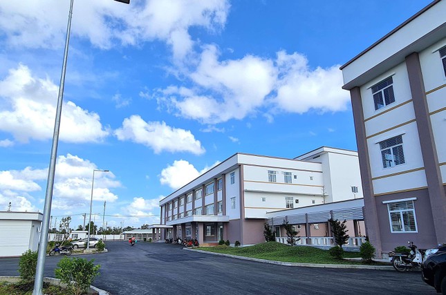 Tin mới vụ Phó Giám đốc bệnh viện ở Cà Mau tử vong khi trực Tết - Ảnh 1.