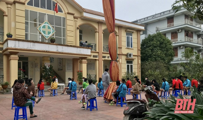 Thanh Hóa phát hiện 166 F0 là giáo viên, học sinh trước ngày đến trường - Ảnh 1.
