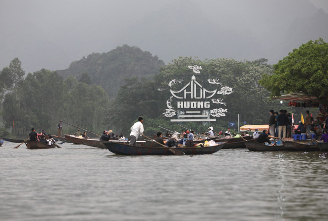Chùa Hương xin ý kiến thành phố Hà Nội cho phép đón khách vào chùa - Ảnh 1.